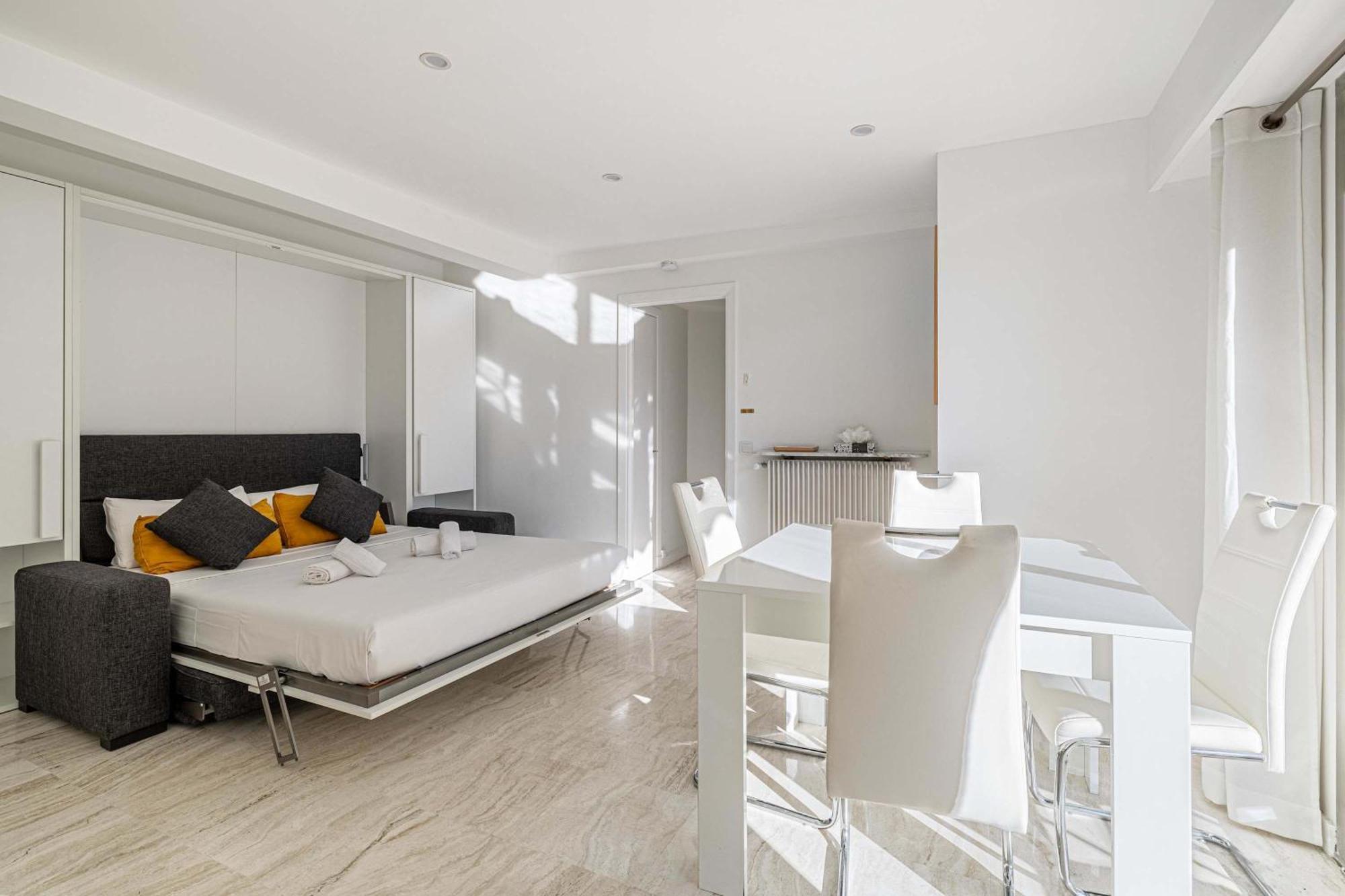 Le Louis Blanc Avec Balcon En Plein Centre-ville Appartement Cannes